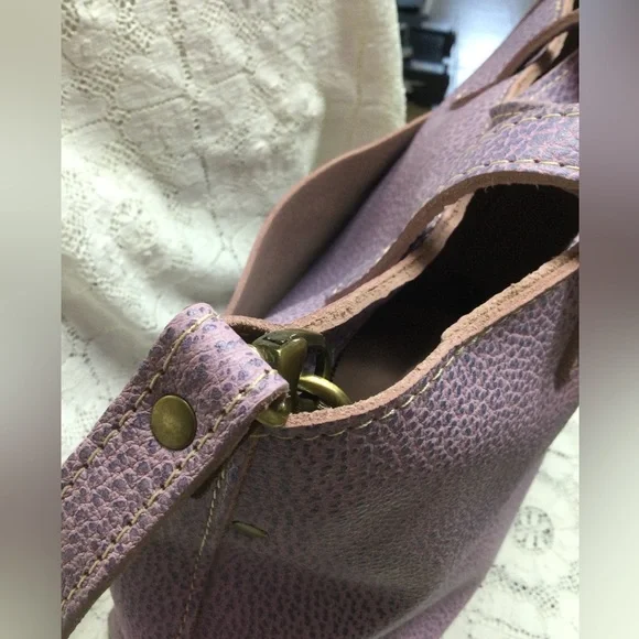 Portland Leather Goods Medium Crossbody Bag. Lilac - Picture 10 of 15